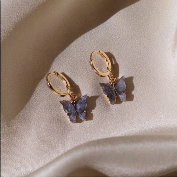 New! ☆ Davina Dark Pink Gold Hoop Butterfly Earrings - One Set - Picture 4 of 4